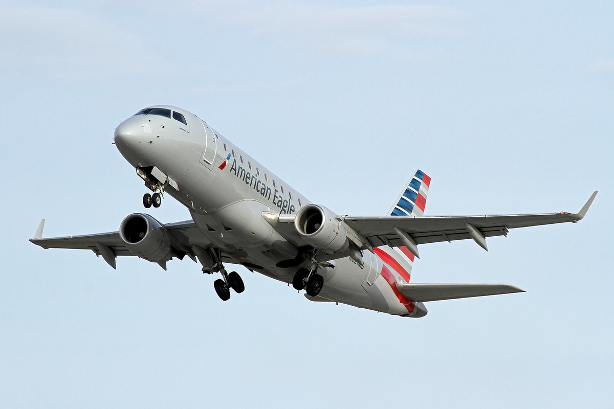 038_ERJ-170-100SU_N821MD ∕ C21_American Eagle