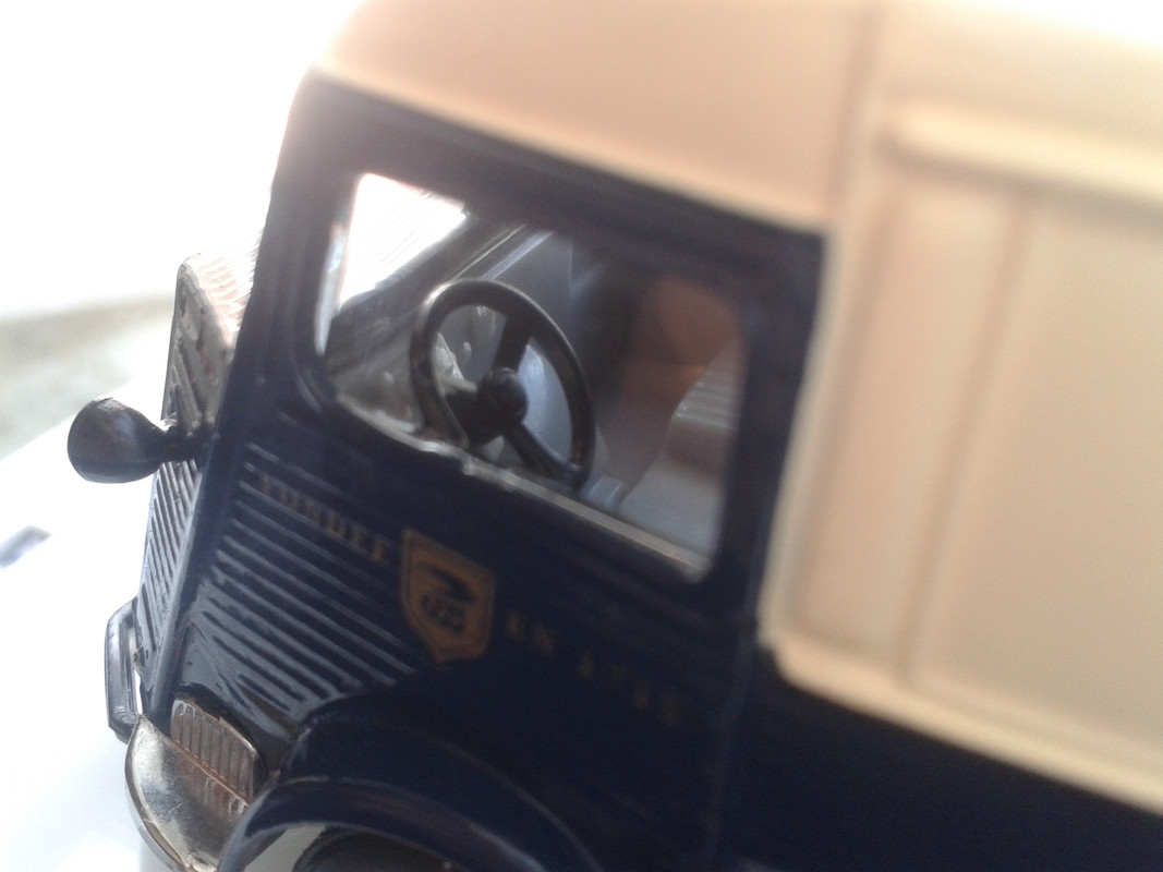 1947 Citroën Type H Van “Martell” (Matchbox) (11)