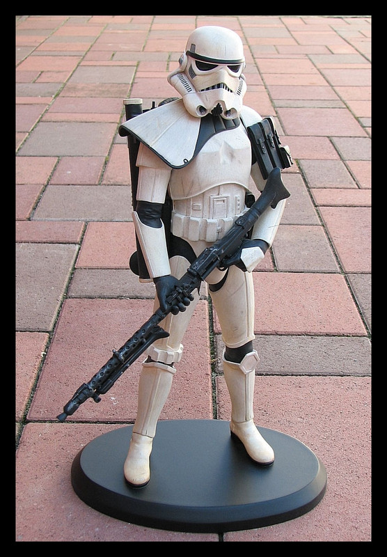 Attakus-Sandtrooper-Sergeant-statue-04.jpg