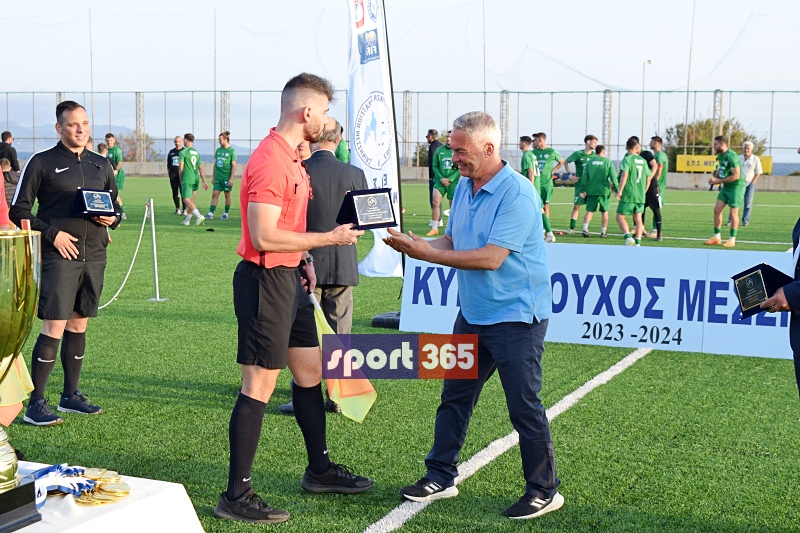 , &Tau;&omicron; &phi;&omega;&tau;&omicron;&rho;&epsilon;&pi;&omicron;&rho;&tau;ά&zeta; &tau;&omicron;&upsilon; &tau;&epsilon;&lambda;&iota;&kappa;&omicron;ύ &Epsilon;&rho;ά&nu;&eta;-&Pi;&alpha;&nu;&theta;&omicron;&upsilon;&rho;&iota;&alpha;&kappa;ό&sigmaf; (&phi;&omega;&tau;&omicron;)