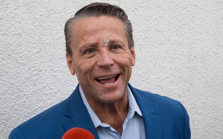 Alfredo Adame porta armas de fuego tras sufrir dos intentos de secuestro