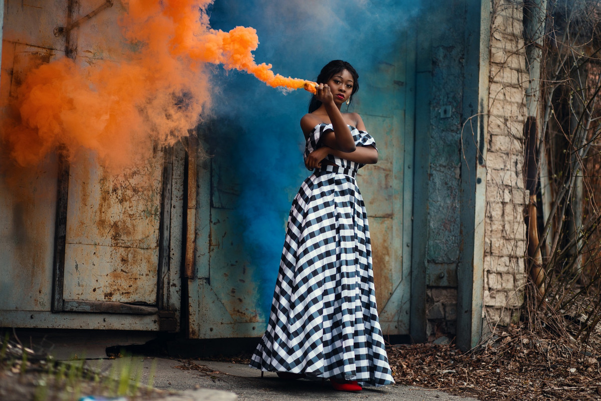 orangewomansmokevape.jpg
