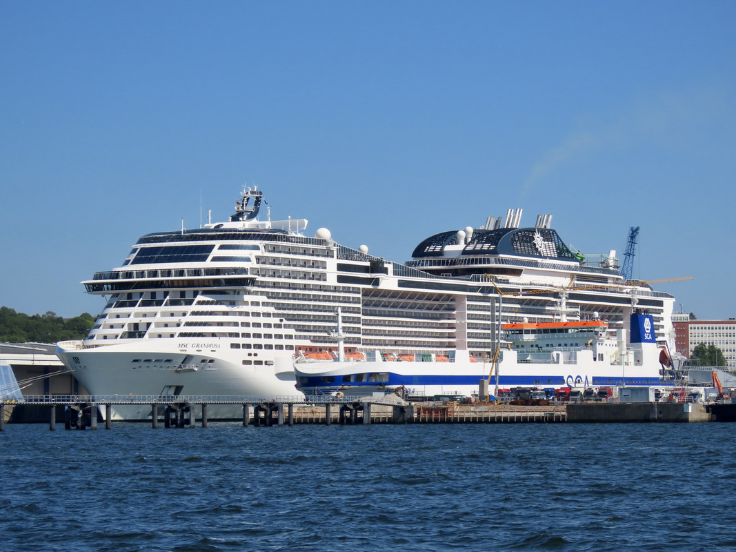 EF161E6D-3E4E-411E-B0DA-DEB548F9F464