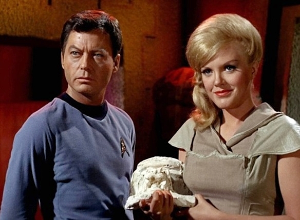 STAR-TREK-FRANCINE-PYNE-1-FOTOR.jpg