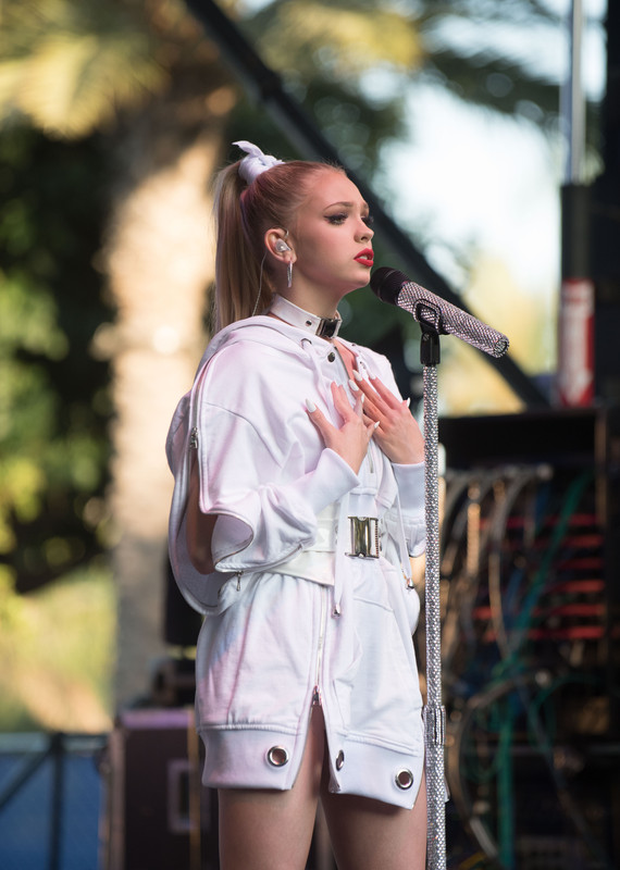 jordyn-jones-9th-annual-vidcon-convention-in-anaheim-62118-8