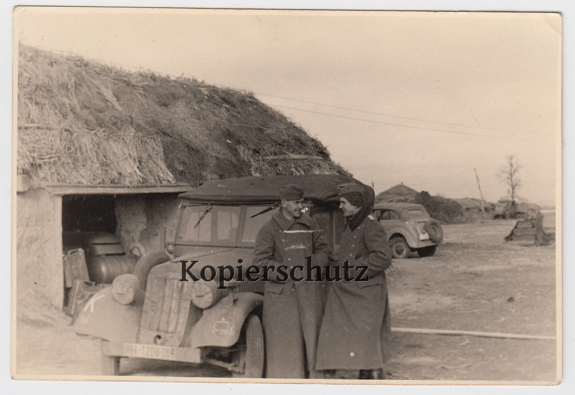 Foto 2. Wk Wehrmacht Soldaten mit Mantel Kübelwagen Pkw Auto in Russland Nov. 42