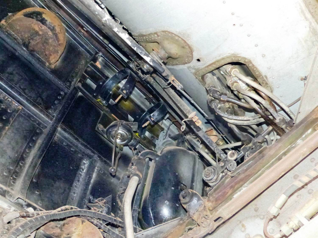 Me262-B-1a-U1-red8-wheel-well-detail-6.j