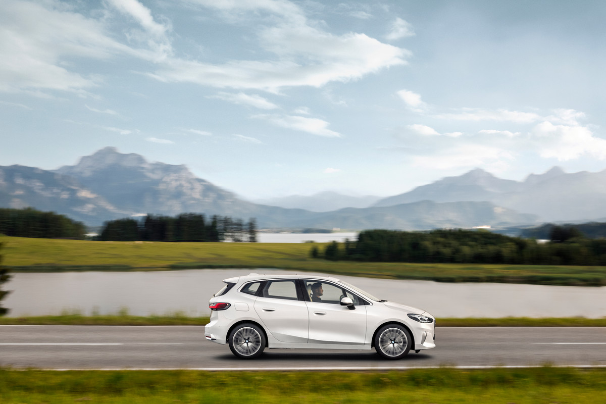 P90437737_highRes_the-all-new-bmw-223i