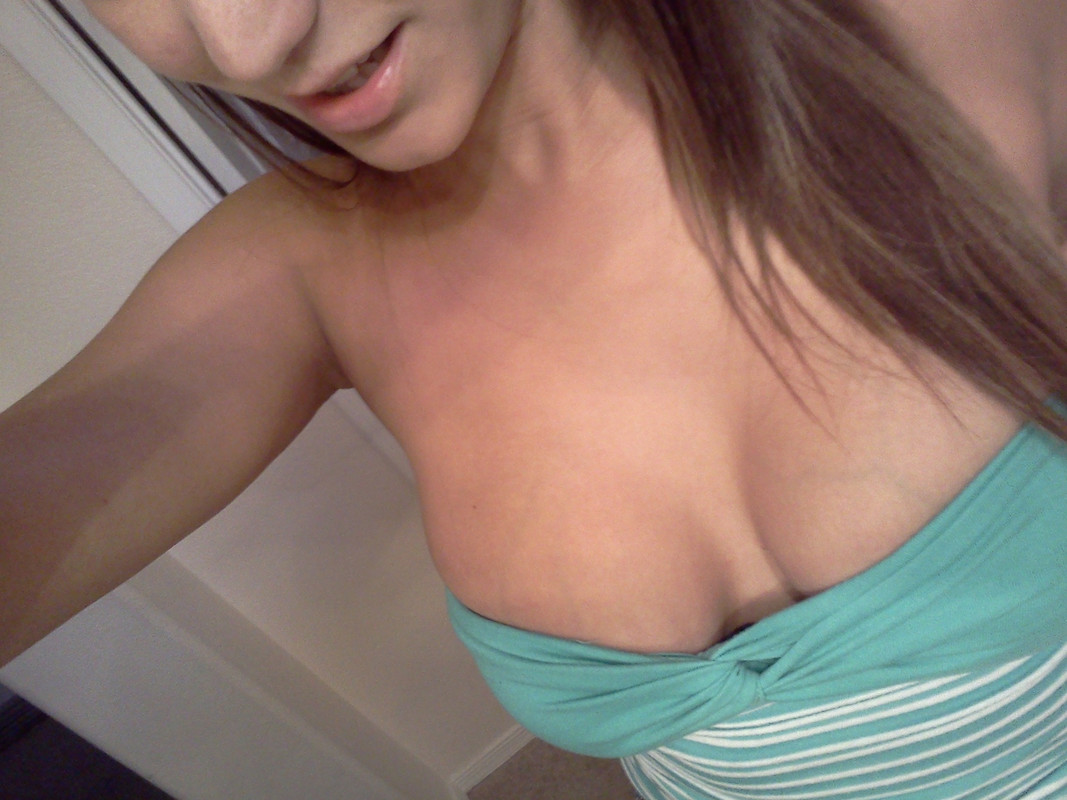 [Image: Nude-Amateur-Pics-Busty-Teen-Selfies25.jpg]