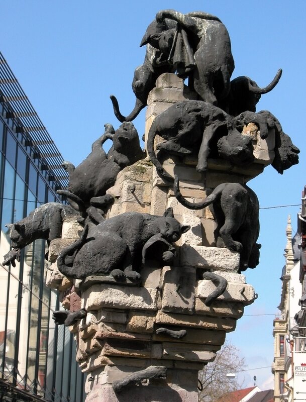 Braunschweig-Brunswick-Katzenstele-2006