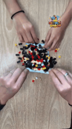 Comenzando a armar la figura con mini bloques