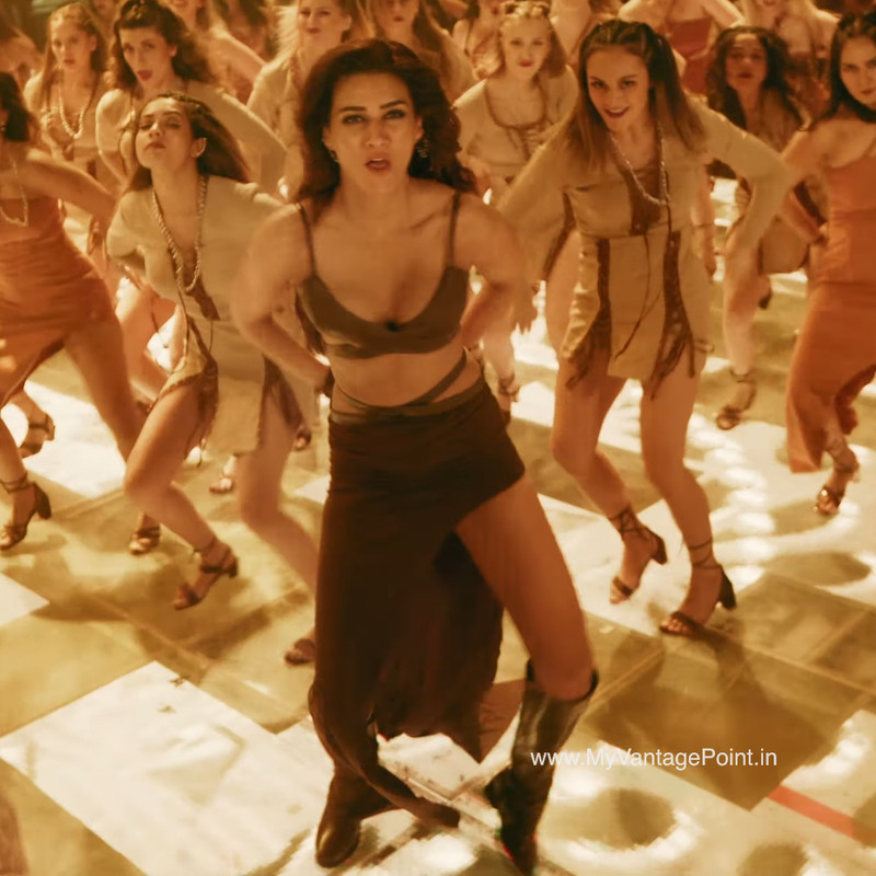 kriti-sanon-in-hum-aaye-hai-song-from-ganapath-movie
