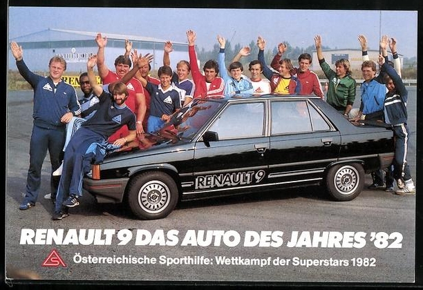 AK Auto Renault 9 Das Auto des Jahres 1982 mit Sportlergruppe Wettkampf der Superstars 1982