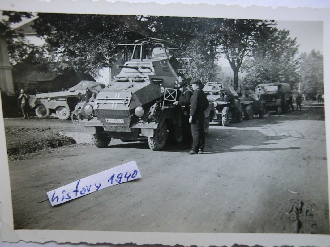 Schwerer Panzer-Spähwagen mit Balkenkreuz und Funkantenne.