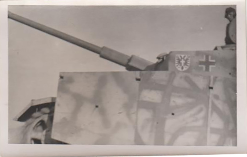 2x top Originalfotos 2 Weltkrieg Panzer IV mit Seitenschürze und Emblem Tiger 1
