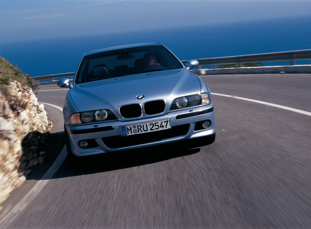 P90053040_highRes_bmw-m5-e39-10-2009
