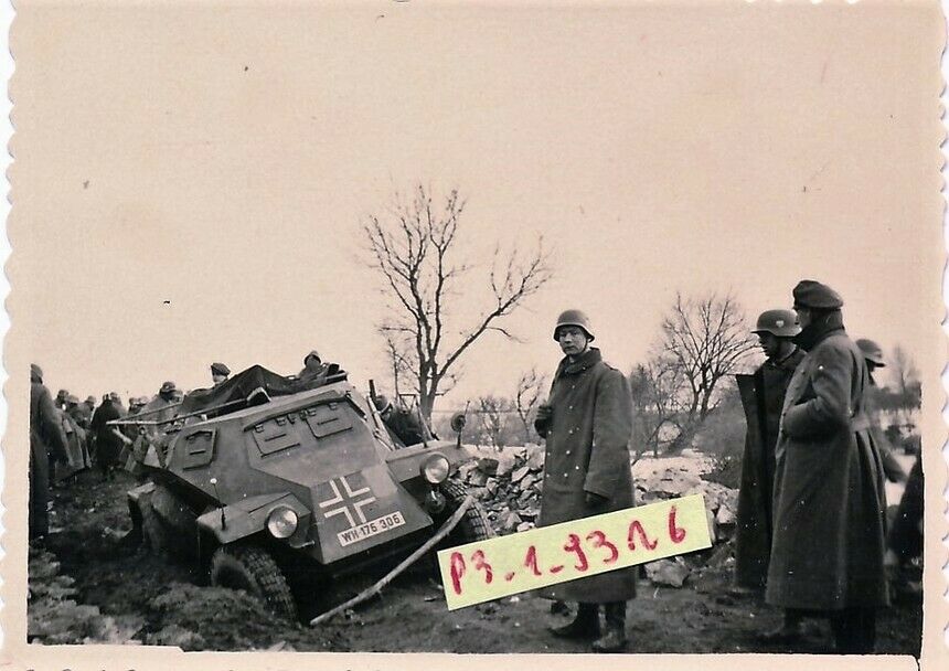 Wehrmacht Spähwagen in Schlamm stecken geblieben Kennung WH 1763