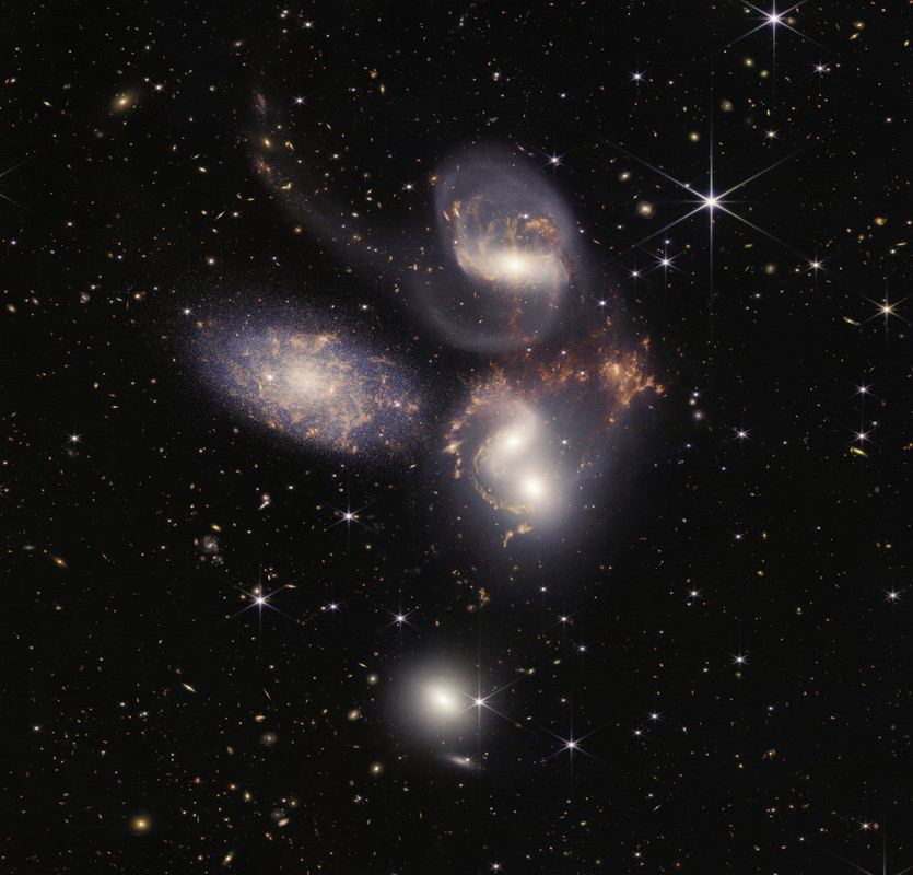 La NASA diffonde le prime immagini ad alta risoluzione scattate dal telescopio di James Webb