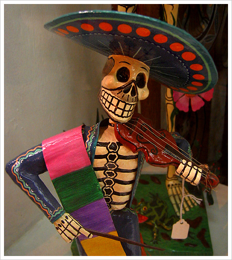 041101Dia-De-Los-Muertos-Violinist