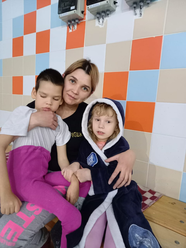 2D570DA3-5418-40C3-8C09-A640C979F1C5