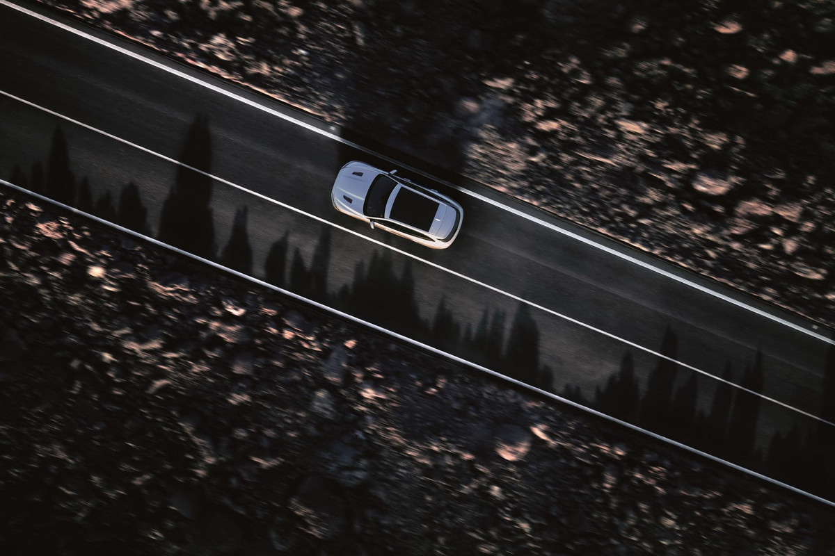 2018 Jaguar F-PACE SVR (9)