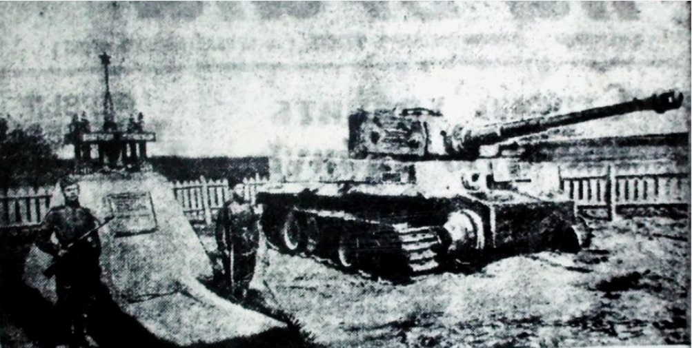 Могила Анатолия Ефимовича Угловского на поле бра