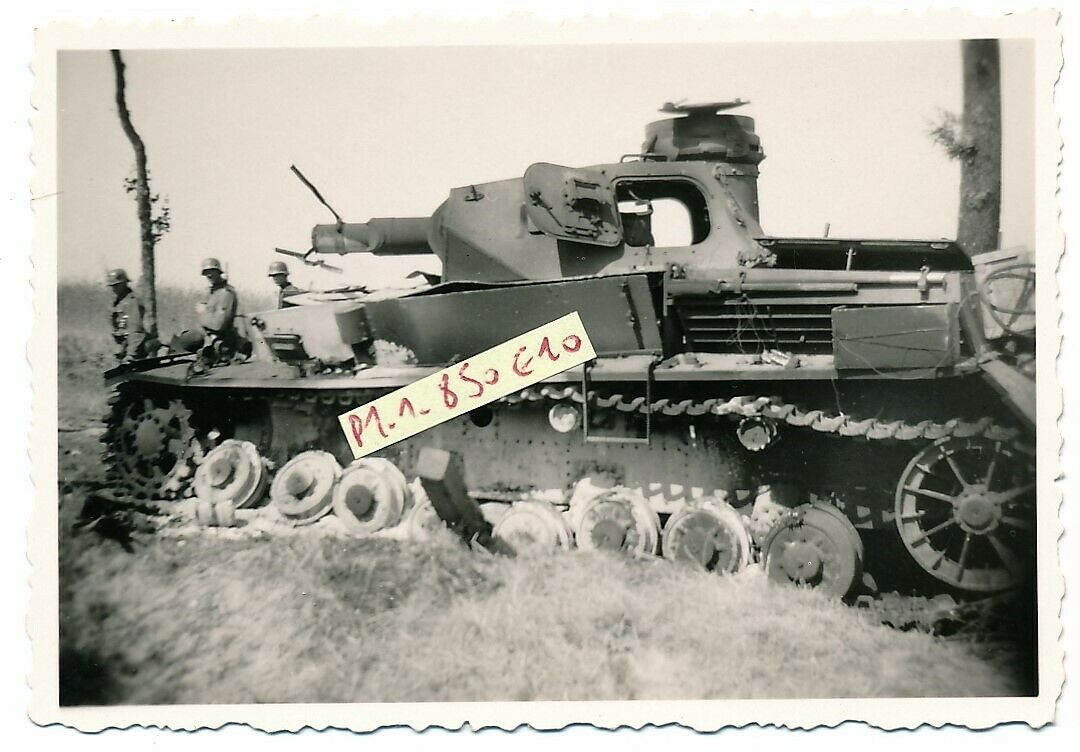 zerstört bei TILLOY LES CONTY b. Amiens Juni 1940 (2) !