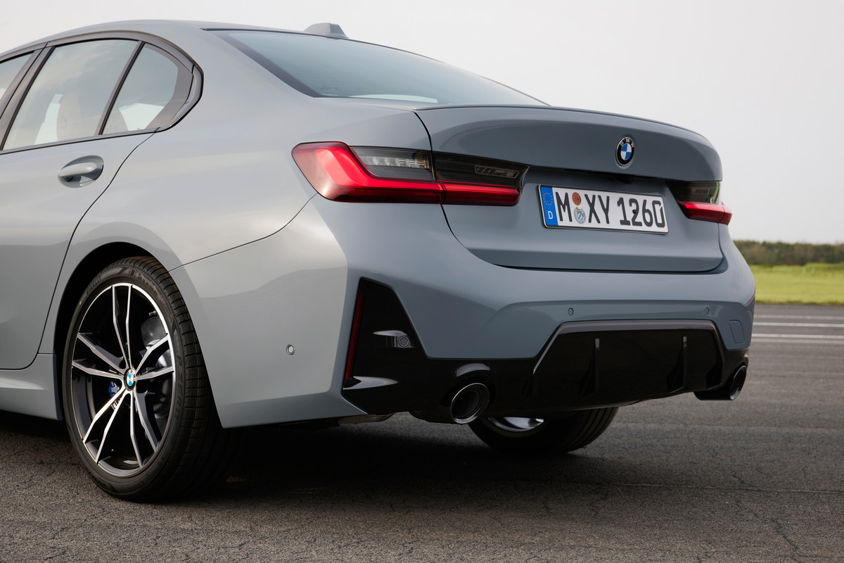 P90462539_highRes_the-new-bmw-3-series
