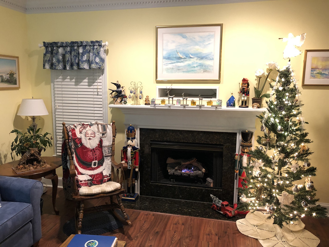 Christmas-decorations-12-6-21.jpg