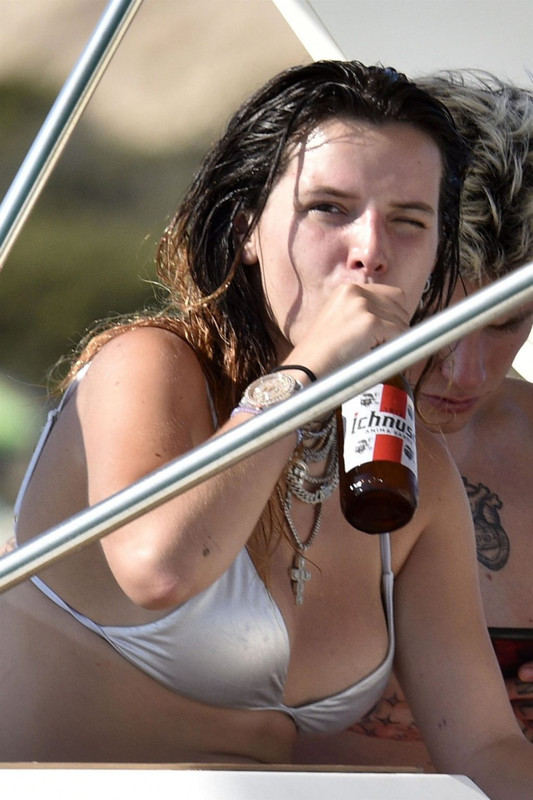 Bella-Thorne-CelebsView.Com-1-5-1024x1538 (21)