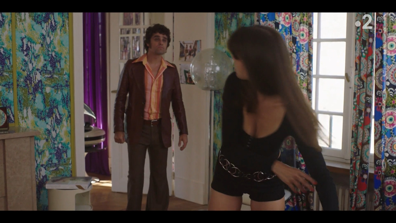 2022-05-13_21_10_Fr2_Les-petits-meurtres-d-Agatha-Christie-70-s_3x2_La-chambre-noire.mp4_snapshot_16