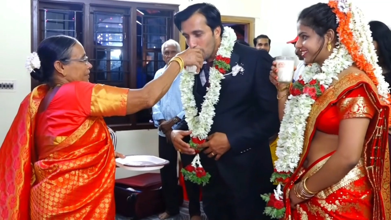 Tulu bride sexy deep navel side view mp4 snapshot 00 28 468