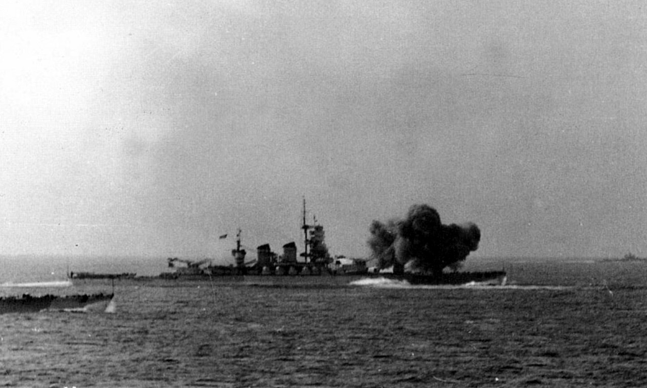 RN-Vittorio-Veneto-durante-una-pr-ctica-de-artiller-a-12-ene1941-en-el-mar-Tirreno.jpg