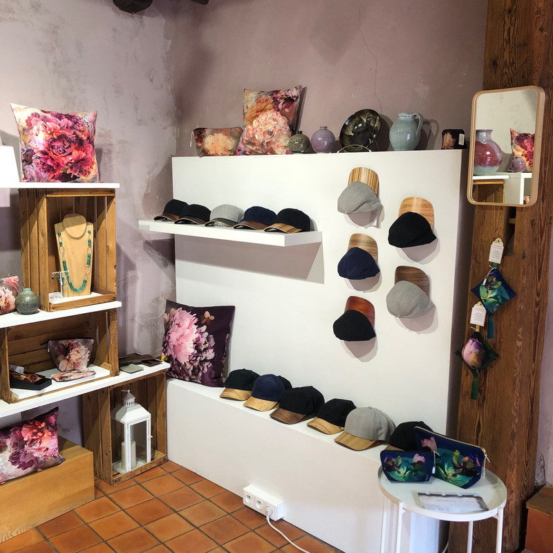 Casquettes avec visières en bois - Ma maison en Alsace