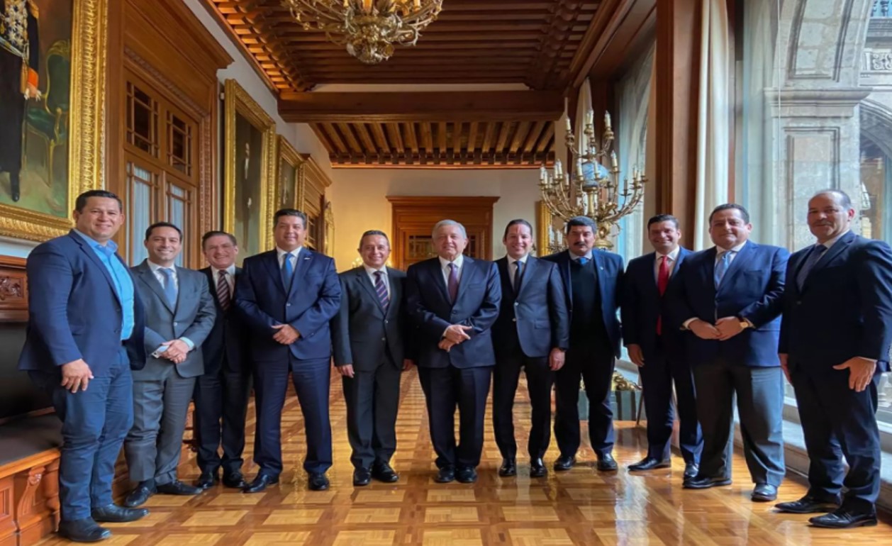 AMLO anuncia incorporación de exgobernadores para embajadas de México