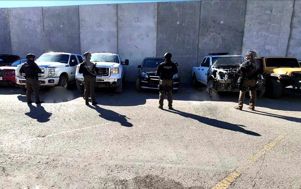 En Valle de Juárez, aseguran 18 vehículos algunos de ellos blindados