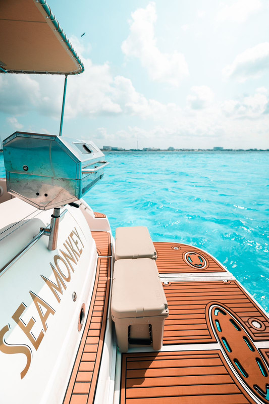 Sea Monkey 50 ft luxury yacht charter Cancun - Bathroom facilities and comfortable cabin for 22 guests