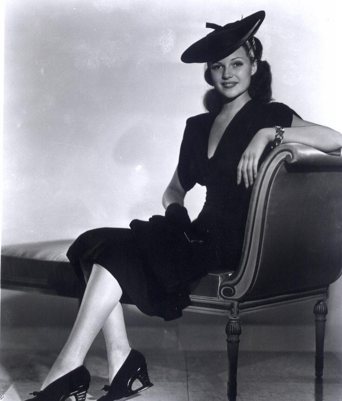 rita_hayworth_c19