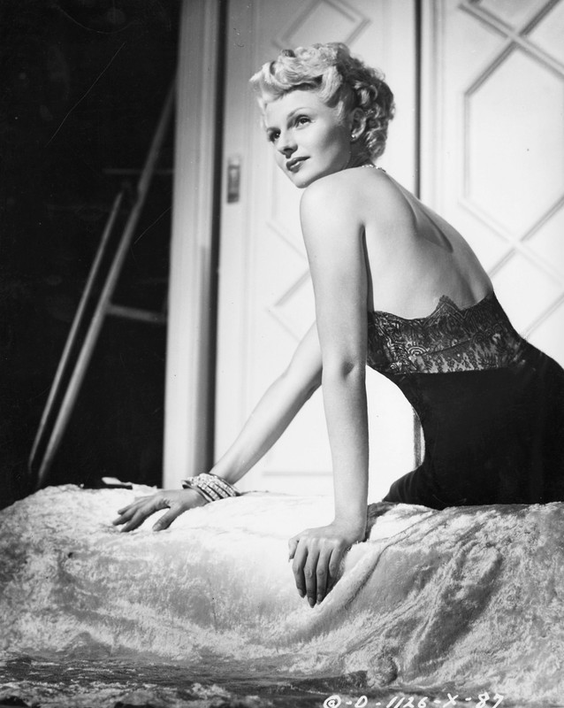 rita_hayworth_h35