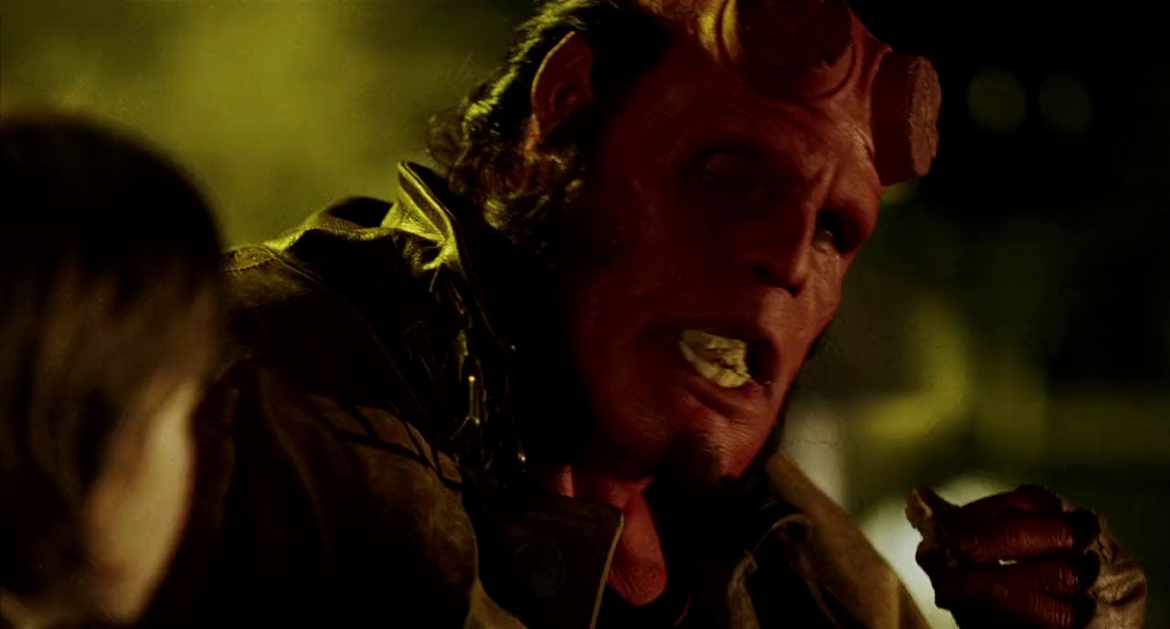 Hellboy-2004-Tam-Tel-Hin-Eng-Blu-Ray-720p-x264-AVC-MP3-2ch-mkv-0004