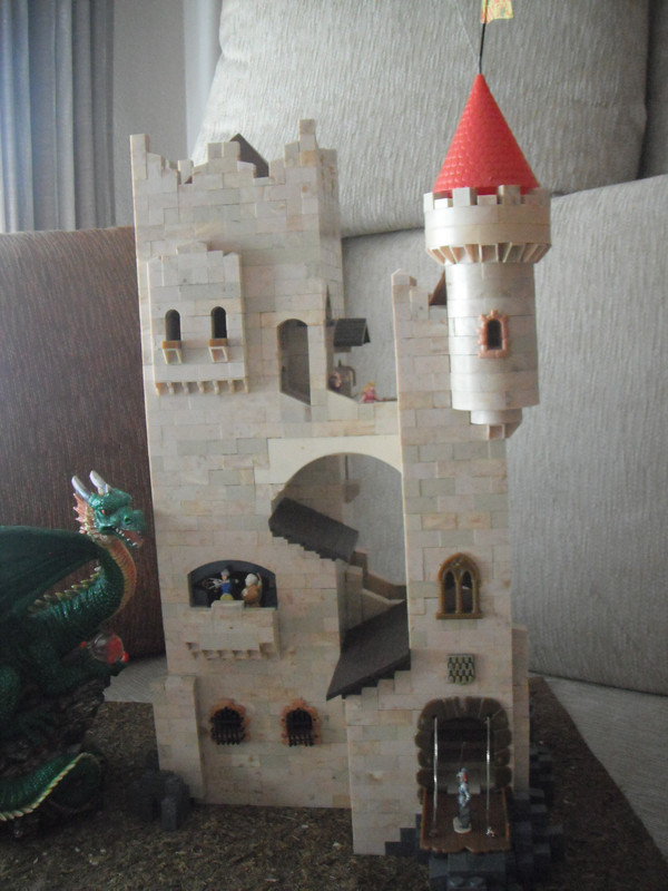 Castillo del Dragón - Vista frontal 1
