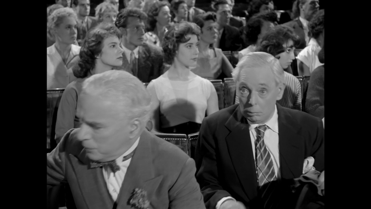 A.King.in.New.York.1957.BDRemux.1080p.mkv_snapshot_00.11.26.640