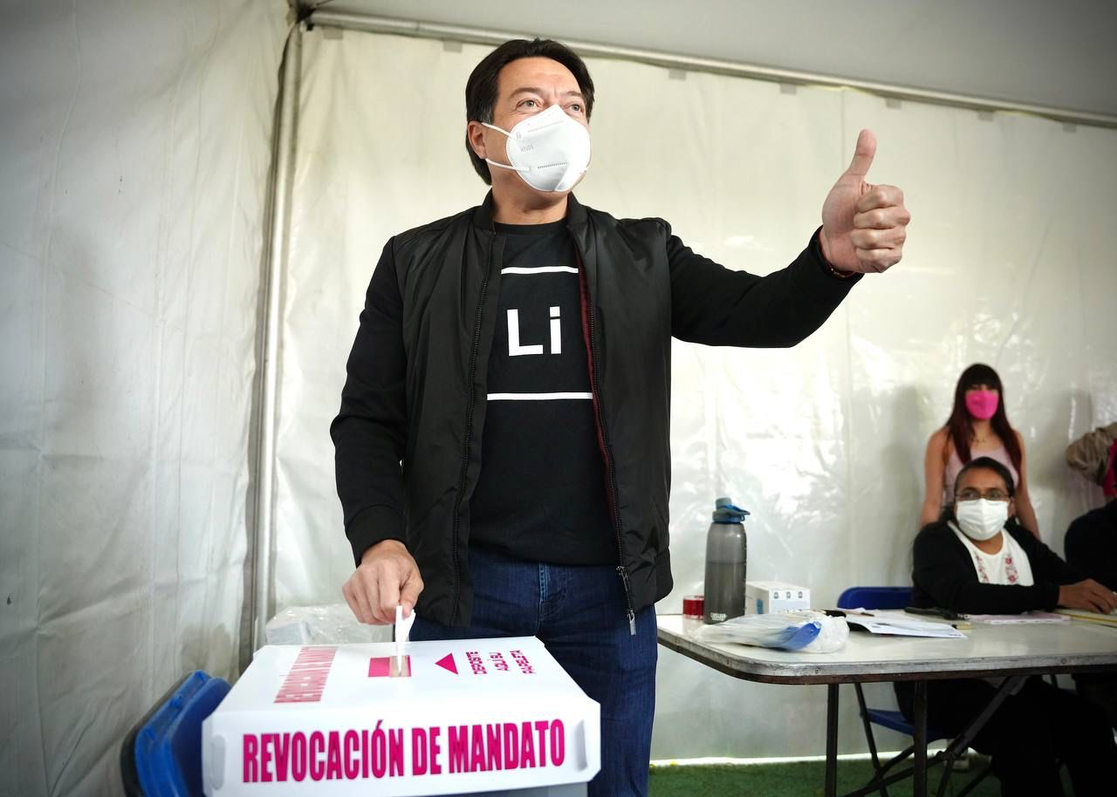 Mario Delgado es señalado, por transportar votantes en la Revocación de Mandato