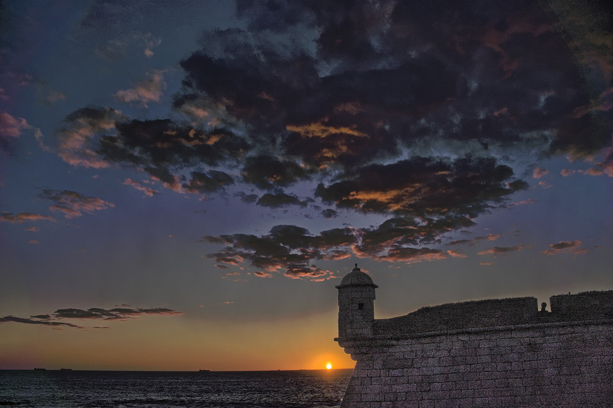 IMAGE: https://i.postimg.cc/RFmtCJYj/Dark-Light.jpg