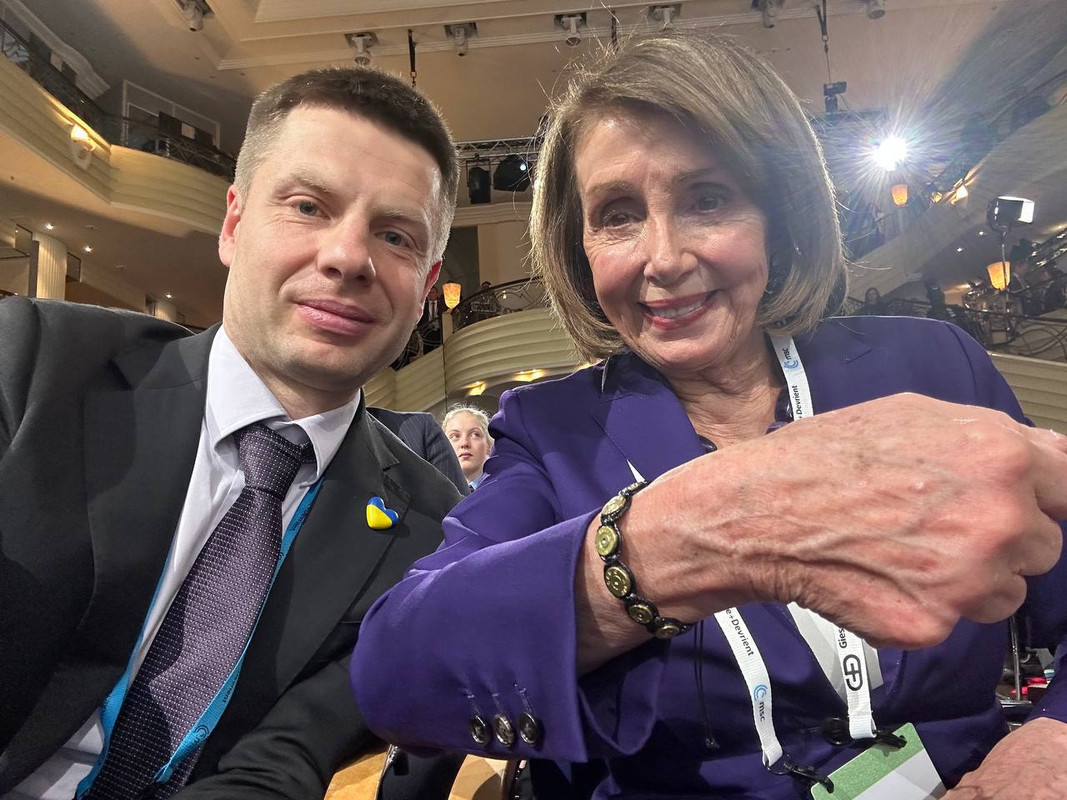 Dovana nacių močiutei Pelosi