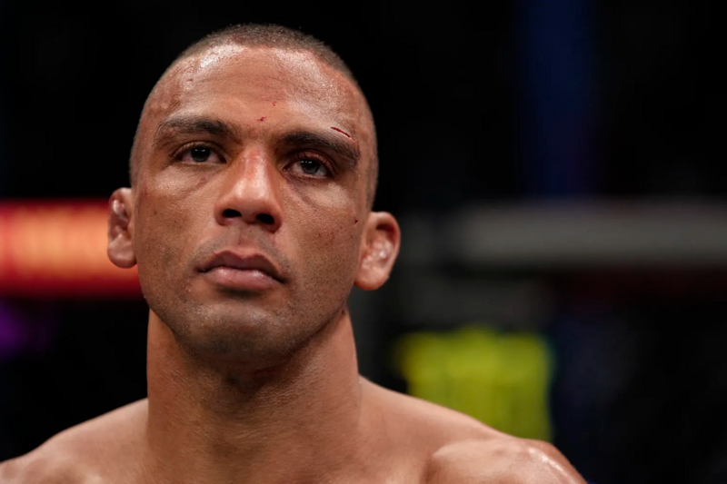 Едсон Барбоса контузен, отпада от битката с Топуря