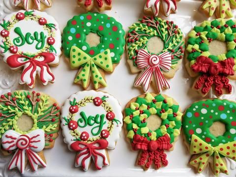 Christmas wreath sugar cookie decorating tutorial