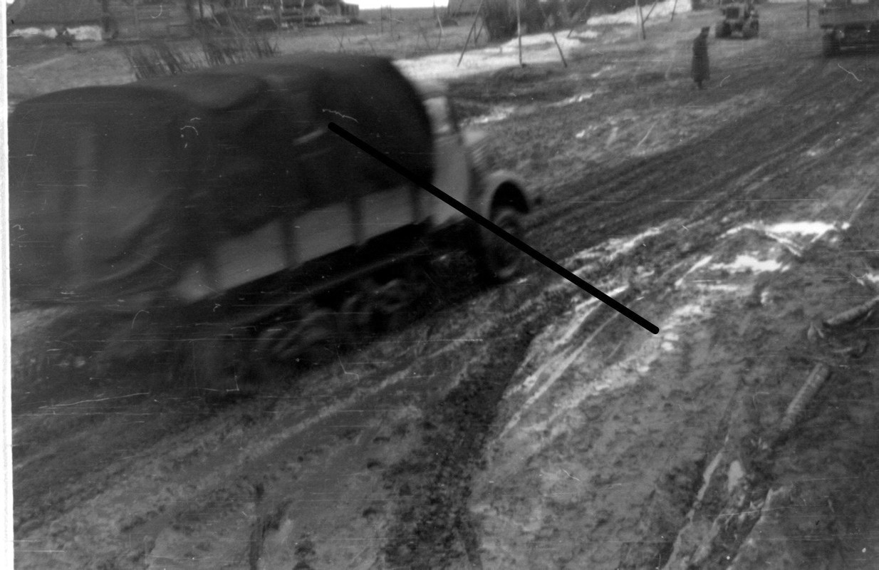 Rußland Ostfront Sd.Kfz.3 Halbkette Maultier LKW Schlamm1