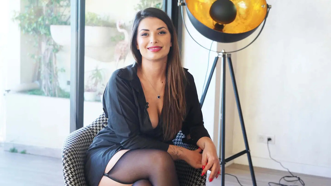 JacquieEtMichelTV 25 03 28 Angelika 32 years old medical secretary!