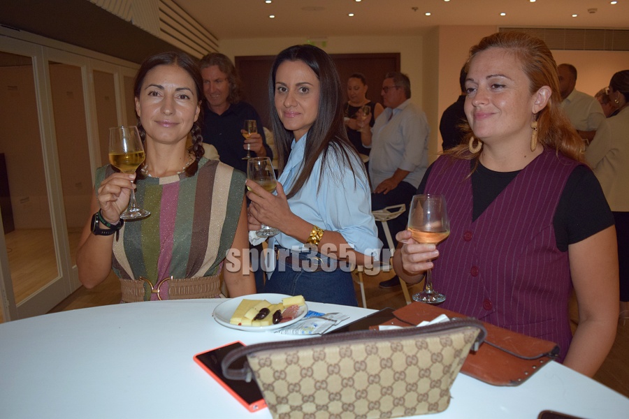 , &Kappa;&alpha;&lambda;&alpha;&mu;ά&tau;&alpha; 80: &Tau;ί&mu;&eta;&sigma;&epsilon; &chi;&omicron;&rho;&eta;&gamma;&omicron;ύ&sigmaf; &kappa;&alpha;&iota; &upsilon;&pi;&omicron;&sigma;&tau;&eta;&rho;&iota;&kappa;&tau;έ&sigmaf;, &pi;&alpha;&rho;&omicron;&upsilon;&sigma;ί&alpha;&sigma;&epsilon; &tau;&eta; &phi;&alpha;&nu;έ&lambda;&alpha; &kappa;&alpha;&iota; &tau;&omicron; ό&rho;&alpha;&mu;&alpha; &gamma;&iota;&alpha; &tau;&eta; Volley League – &Phi;&omega;&tau;&omicron;&gamma;&rho;&alpha;&phi;ί&epsilon;&sigmaf; &kappa;&alpha;&iota; &beta;ί&nu;&tau;&epsilon;&omicron;